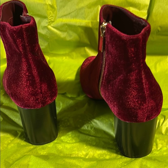 Red Ankle Boots with Velvet Texture and Pointed Toe - Picture 3 of 7